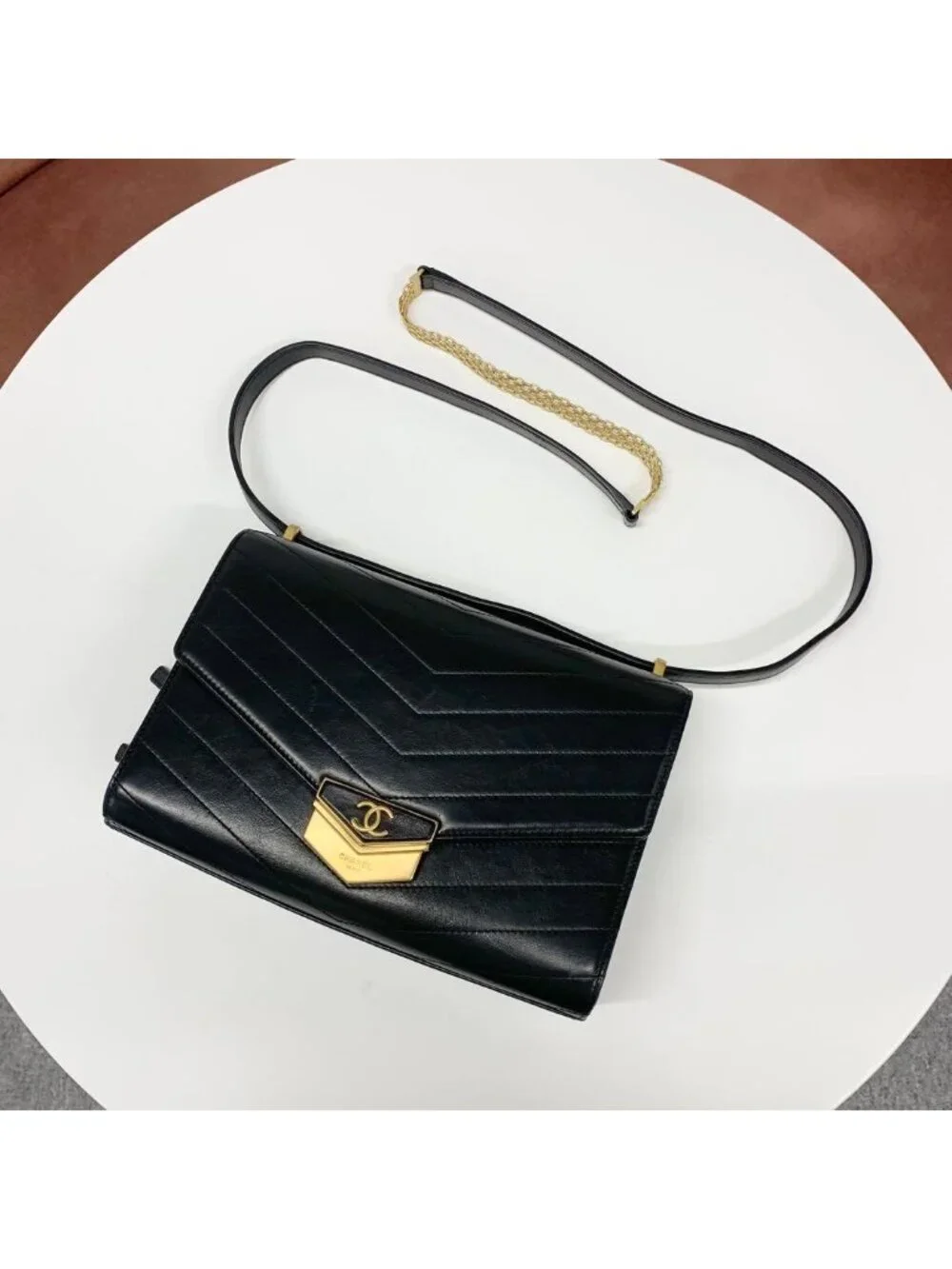 Chanel CC Logo Chez Blanc Medal Flap Stitch Shoulder Bag